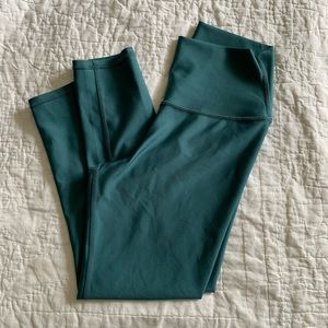 Alo yoga High rise airlift Capri